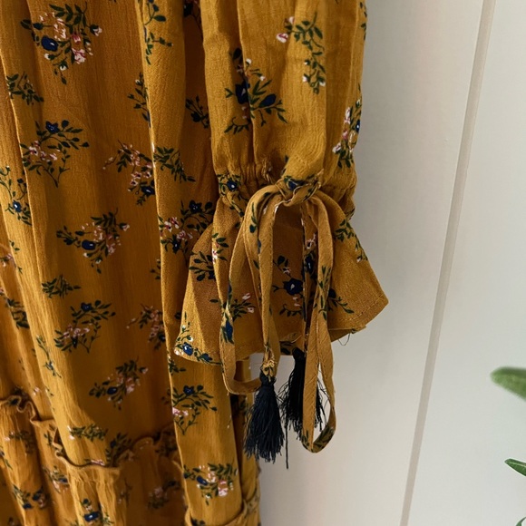 Floral Maxi Dress - Picture 3 of 4